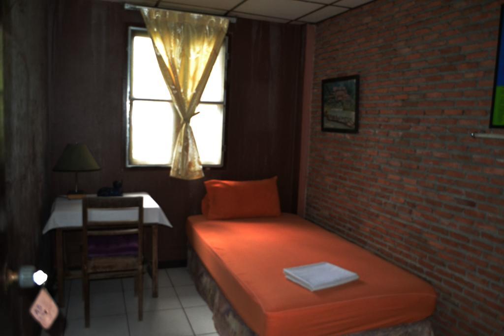 Brickhouse Ayutthaya Guesthouse Est 1986 Екстер'єр фото
