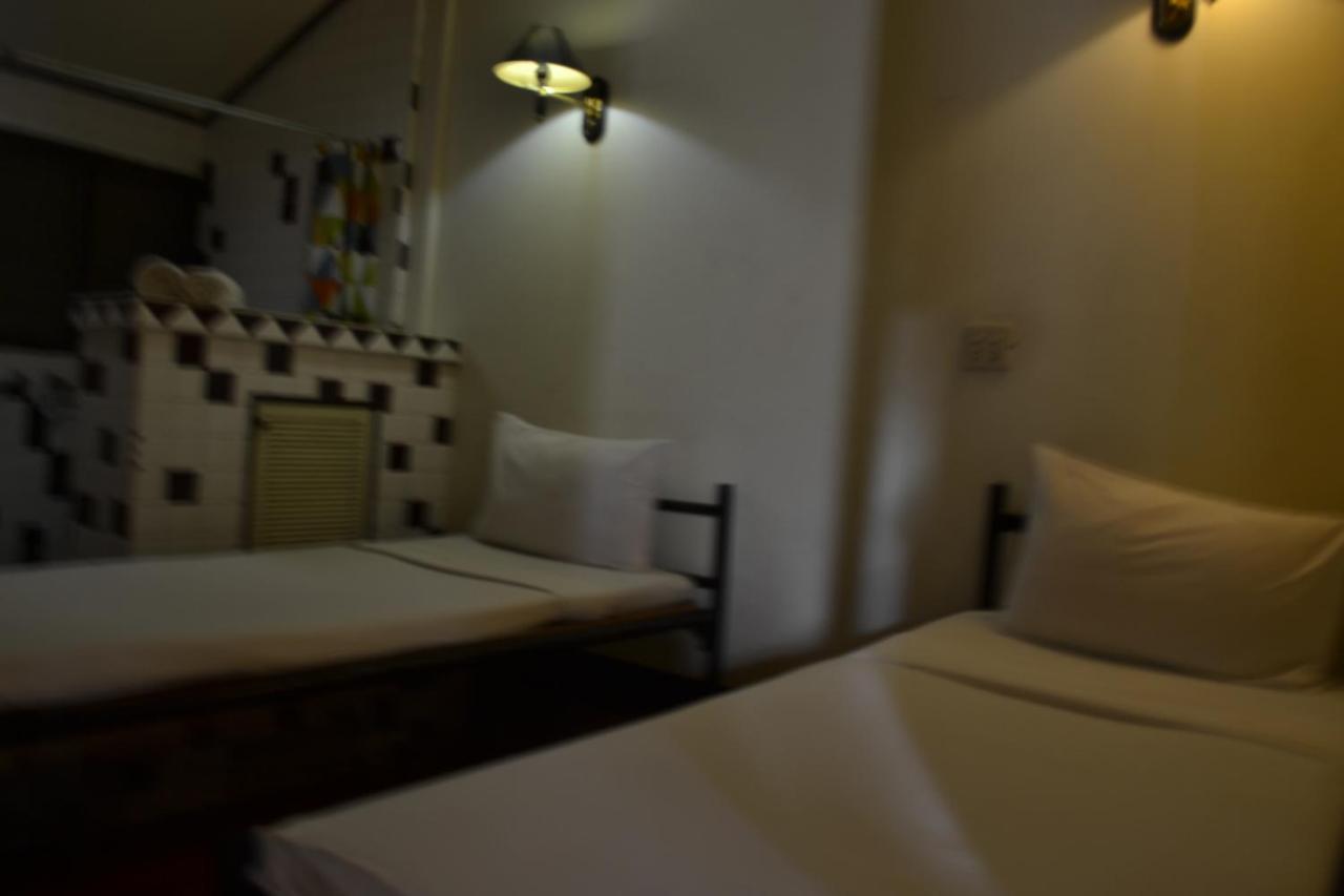 Brickhouse Ayutthaya Guesthouse Est 1986 Екстер'єр фото