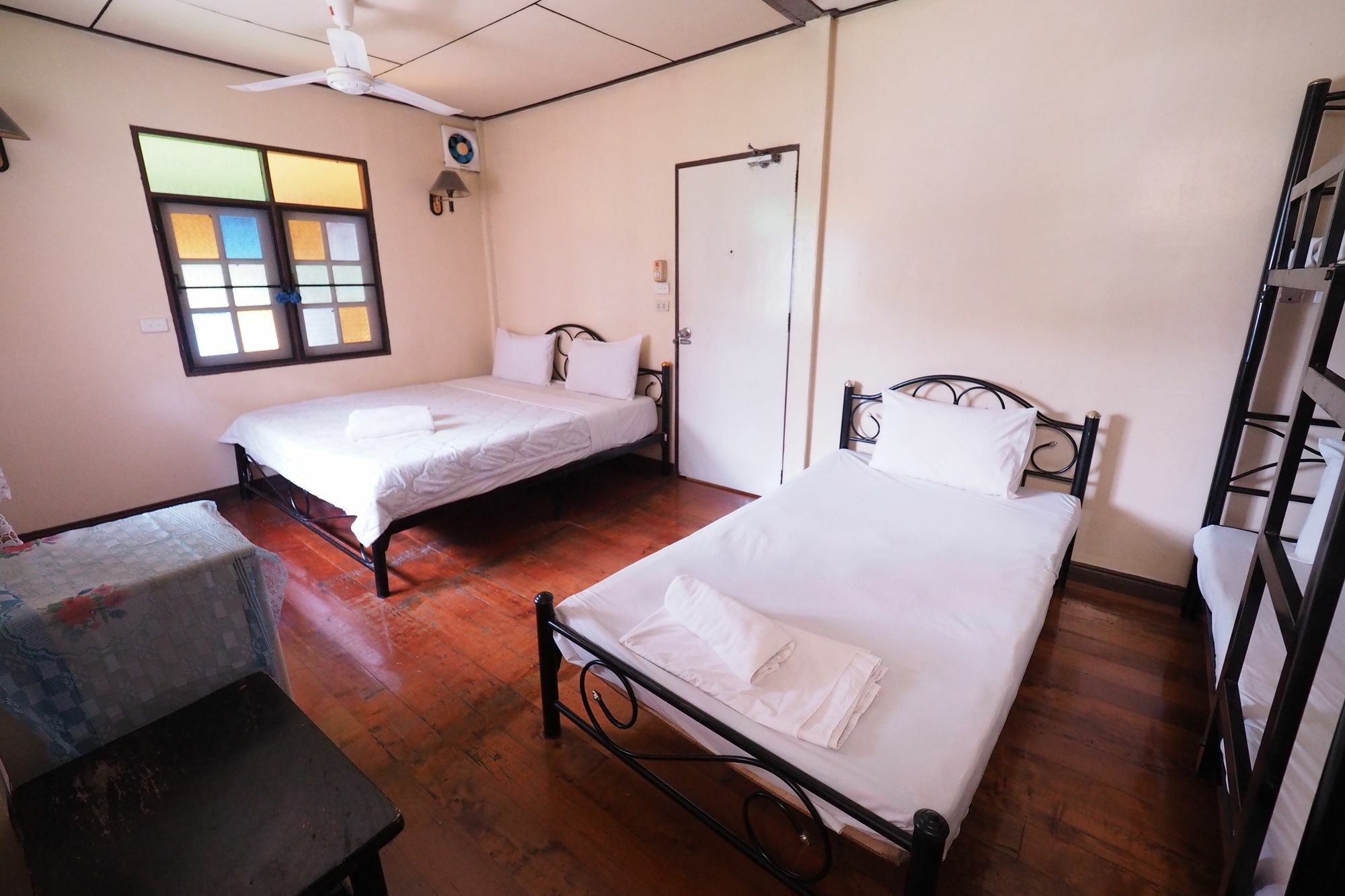 Brickhouse Ayutthaya Guesthouse Est 1986 Екстер'єр фото