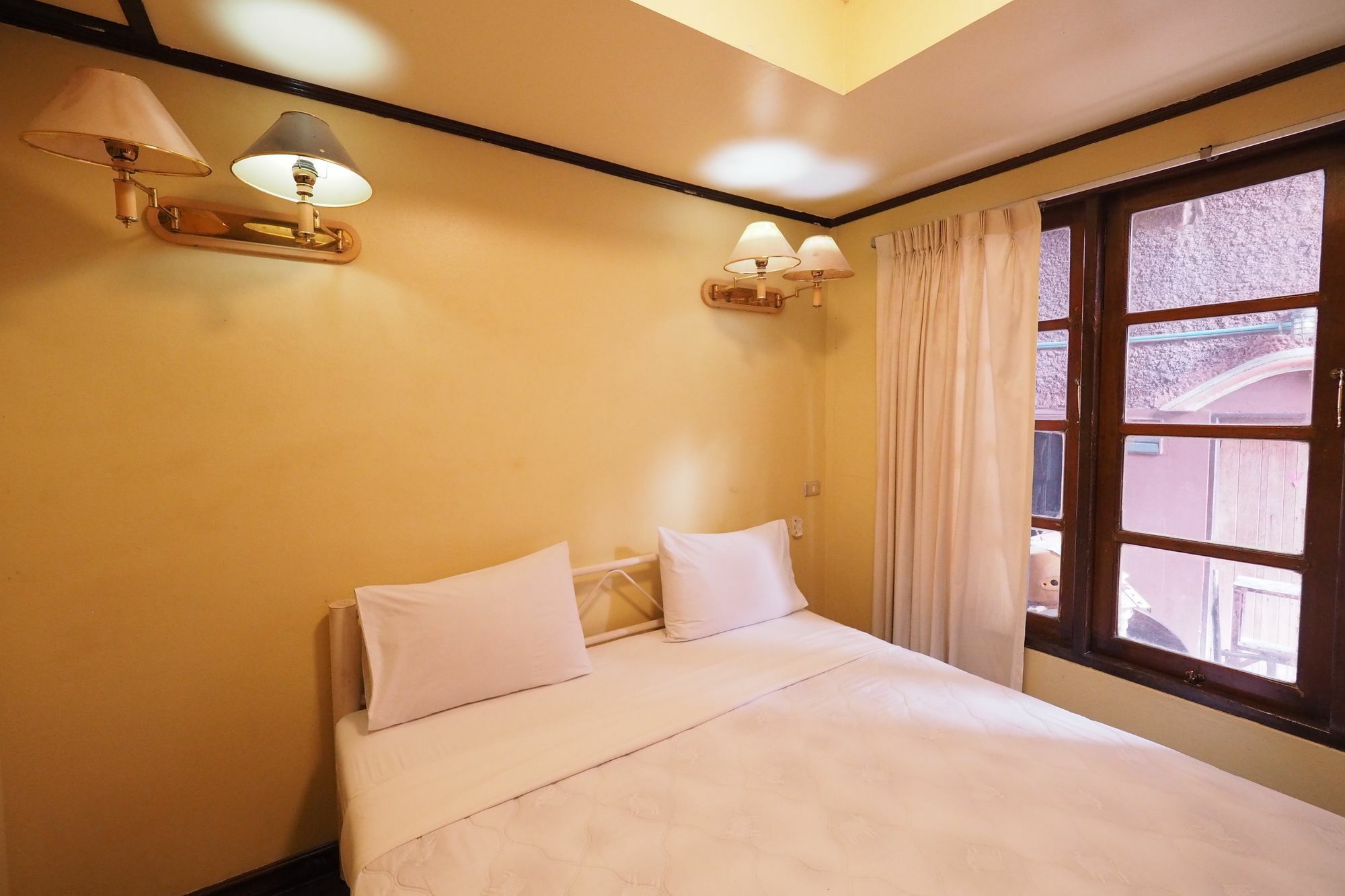 Brickhouse Ayutthaya Guesthouse Est 1986 Екстер'єр фото