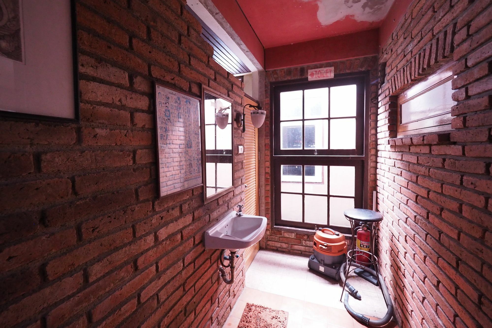 Brickhouse Ayutthaya Guesthouse Est 1986 Екстер'єр фото