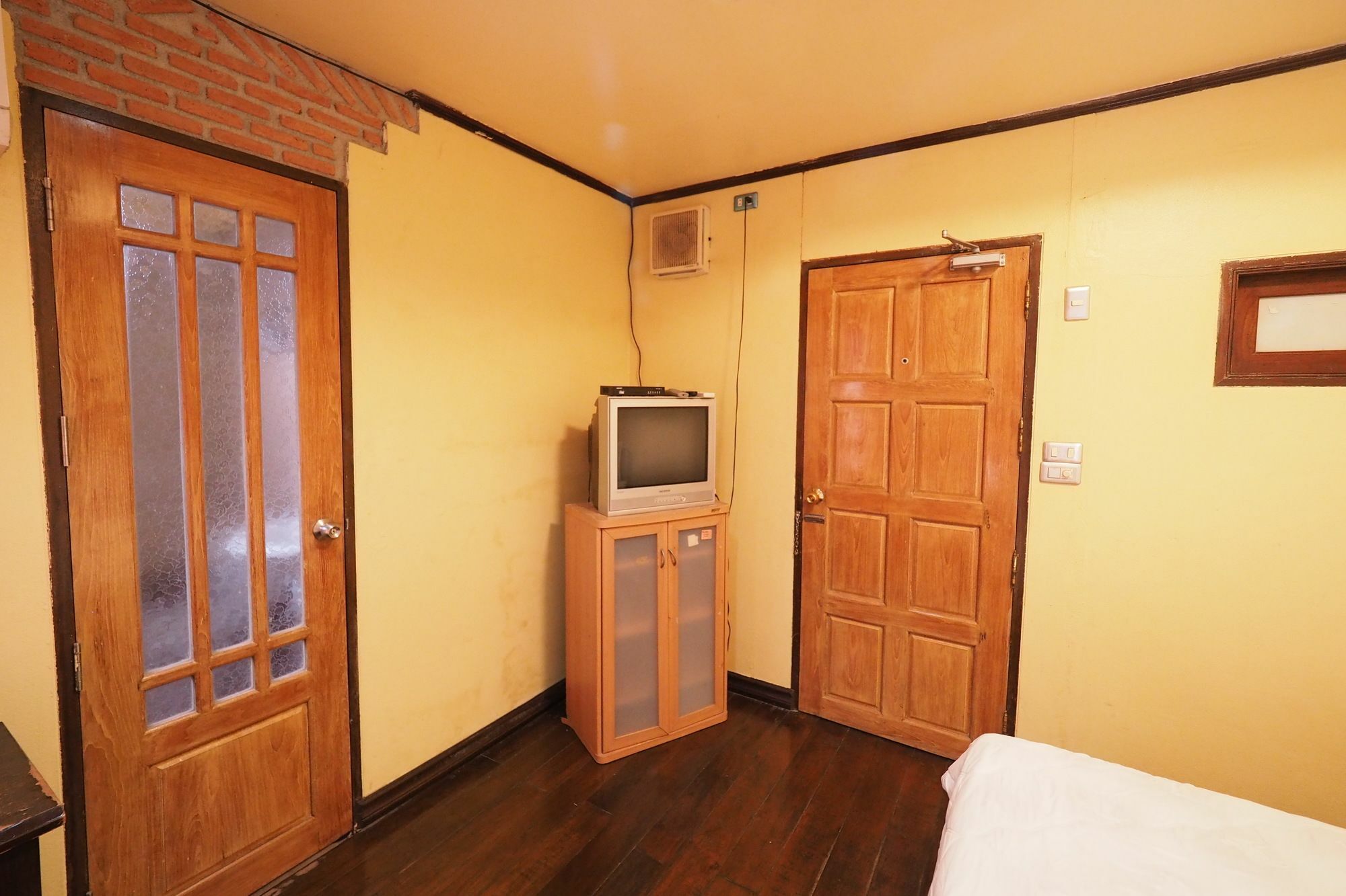 Brickhouse Ayutthaya Guesthouse Est 1986 Екстер'єр фото