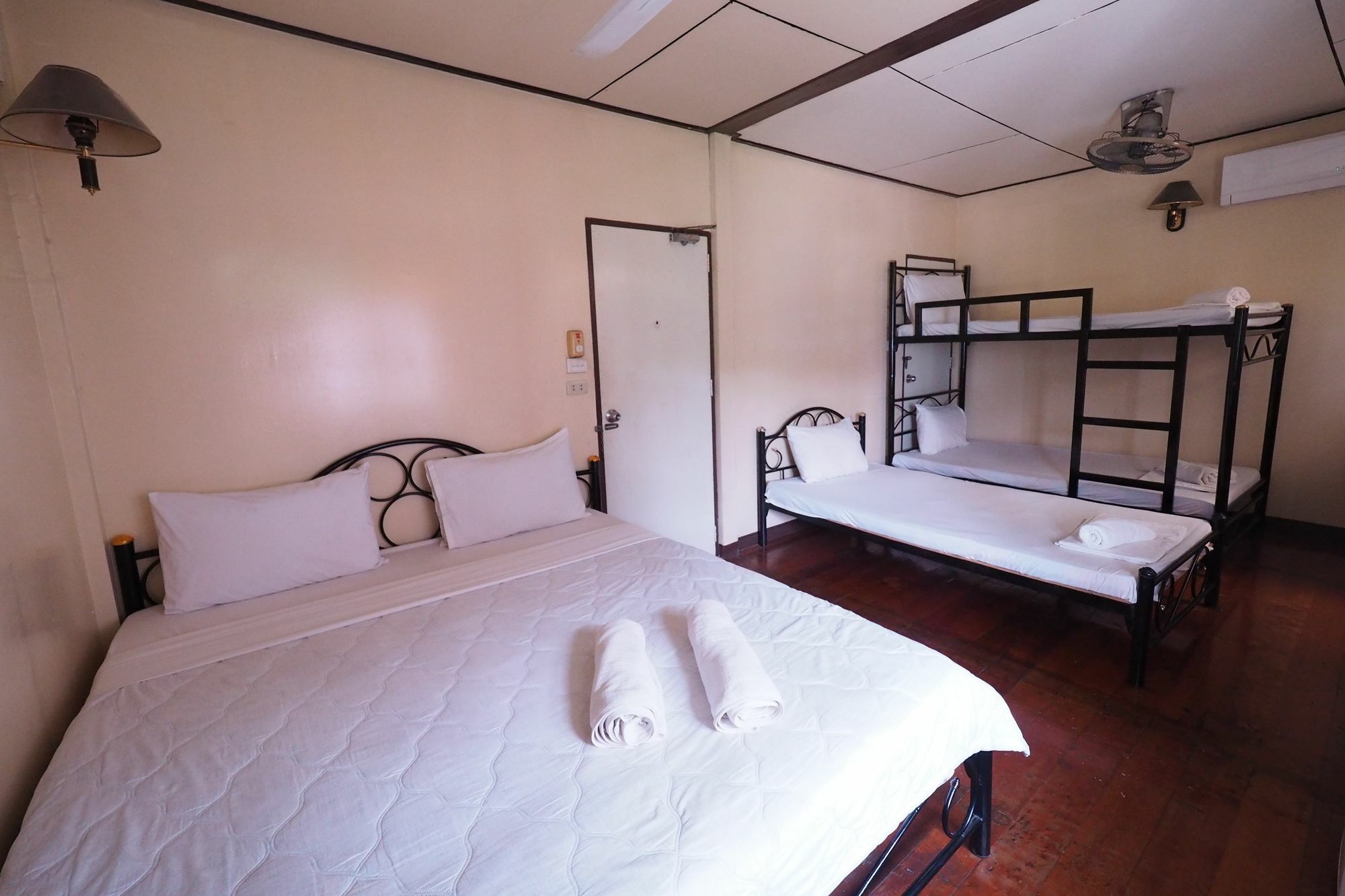 Brickhouse Ayutthaya Guesthouse Est 1986 Екстер'єр фото